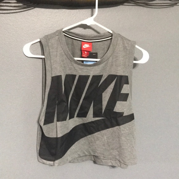 Nike Tops - Nike Cropped Muscle Tee sz M NWT